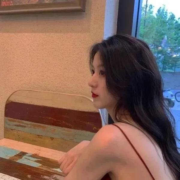 上交亿倍灵石入宗，吓坏女帝师尊